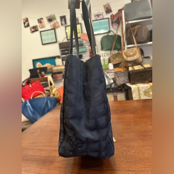 *Sold* Chanel black tote - Picture 5 of 11